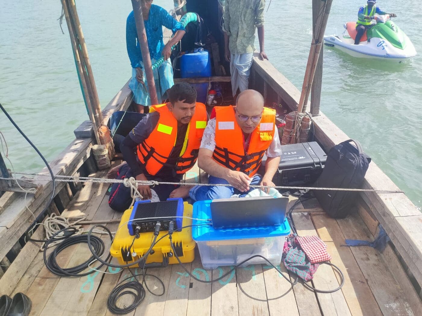 Sounding operations from a shallow-draught survey boat