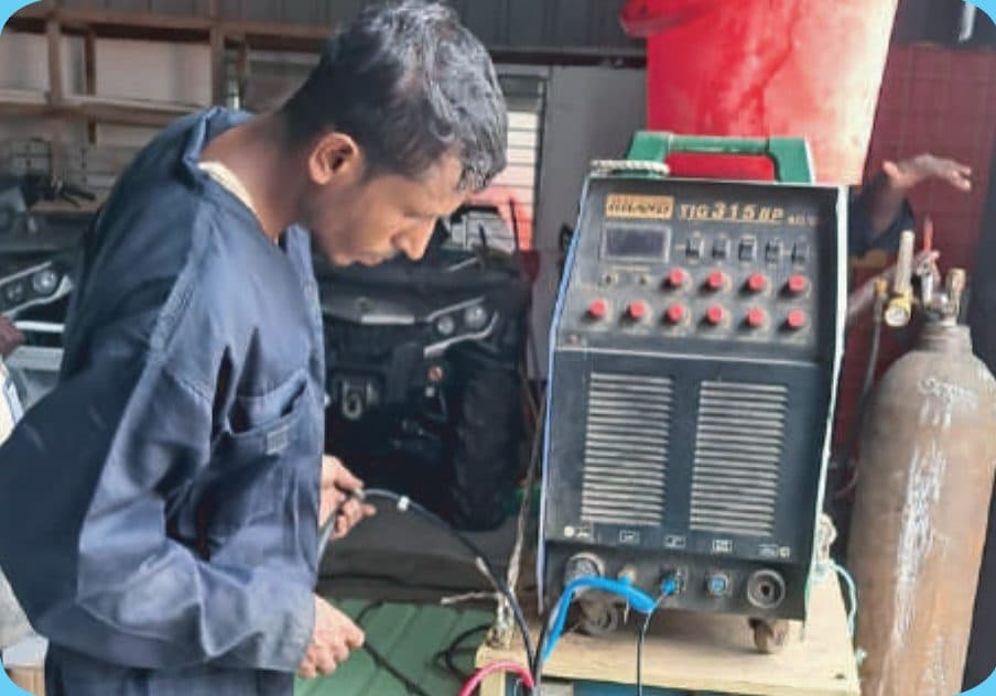 TIG welding instruction in the workshop